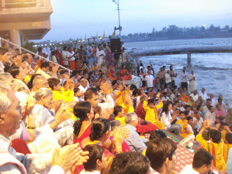 ndia - puja no rio Ganges
